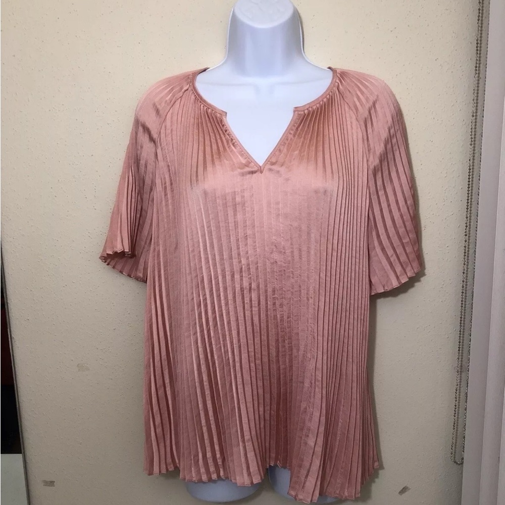 Preowned Talbots Women’s Crinkle Satin Top SZ 6 Blush Pink V-Neck Short sleeve